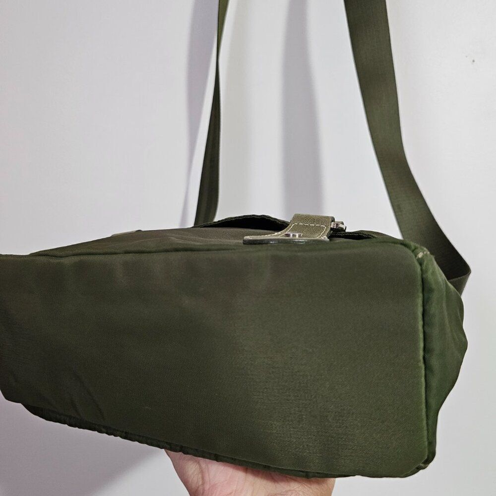 EUC LIKE NEW AUTHENTIC LONGCHAMP GREEN NYLON CROSSBODY BAG MEDIUM - Picture 3 of 16